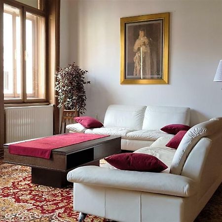 Luxury Apartment In The Heart Of Varazdin Exterior photo