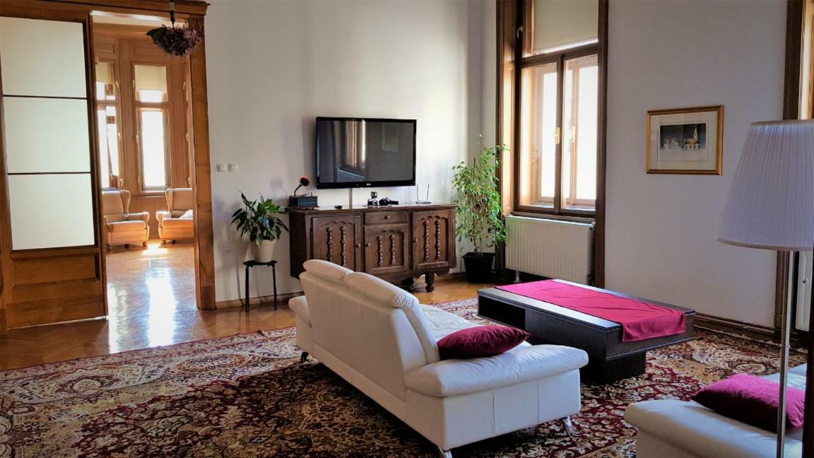 Luxury Apartment In The Heart Of Varazdin Exterior photo