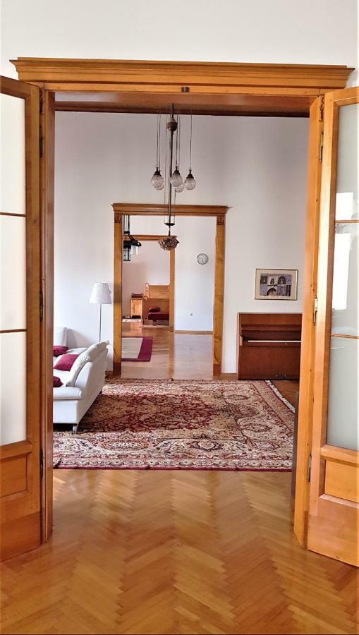 Luxury Apartment In The Heart Of Varazdin Exterior photo